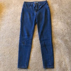 Womens size 2 skinny jeans from Wild Fable
